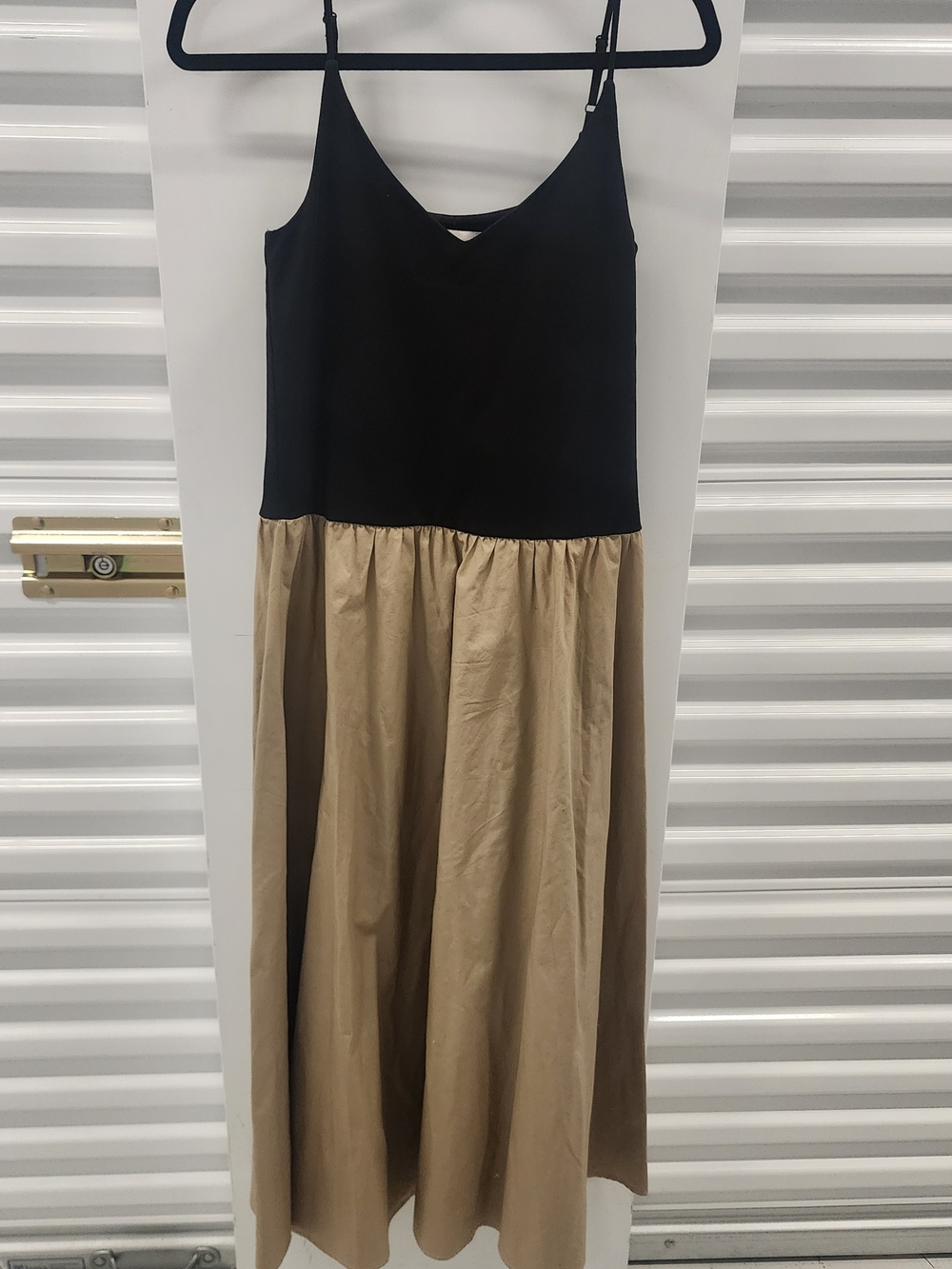 WAYF Black & Beige Two-Tone Adjustable Spaghetti Strap Midi Dress Size M